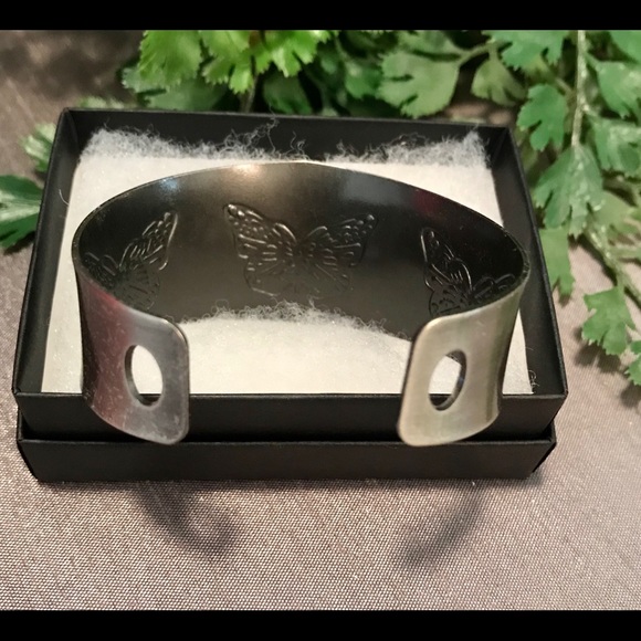 Silver metal cuff bracelet - Picture 4 of 4
